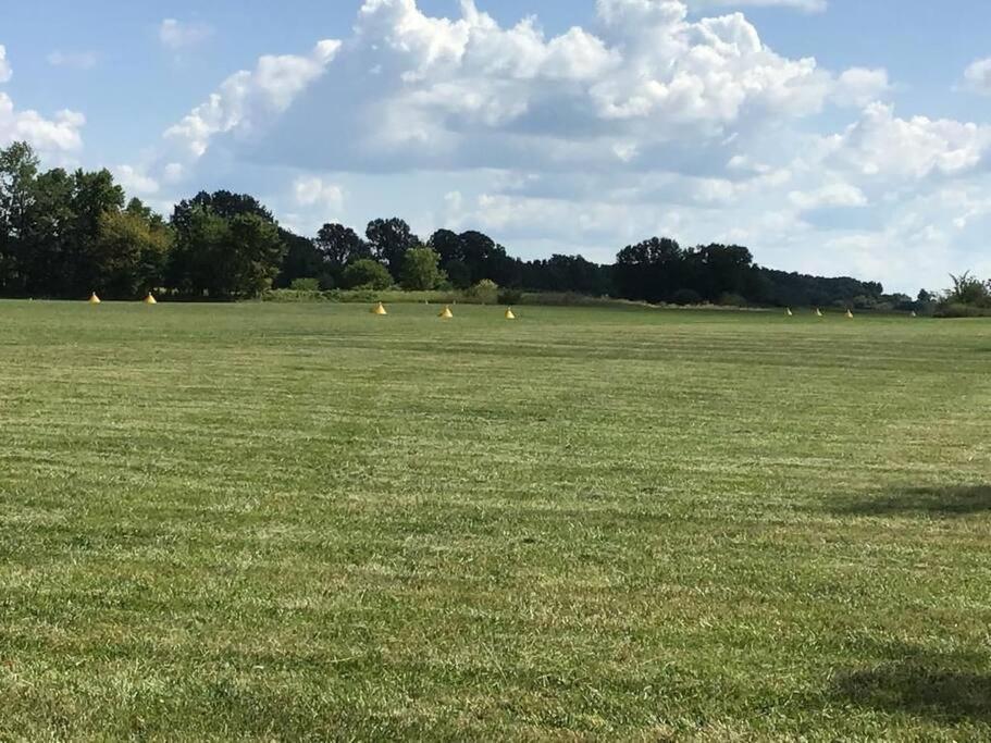 House On Grass Runway With Fly-In/Fly-Out Access Villa Tecumseh Exterior photo