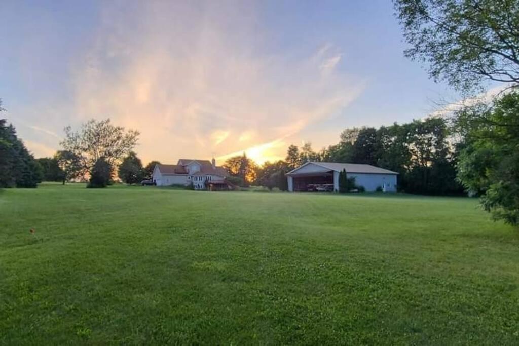 House On Grass Runway With Fly-In/Fly-Out Access Villa Tecumseh Exterior photo