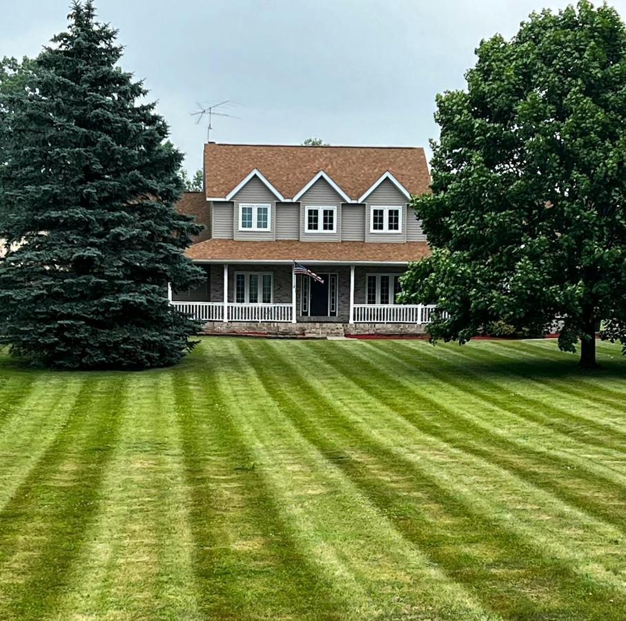 House On Grass Runway With Fly-In/Fly-Out Access Villa Tecumseh Exterior photo